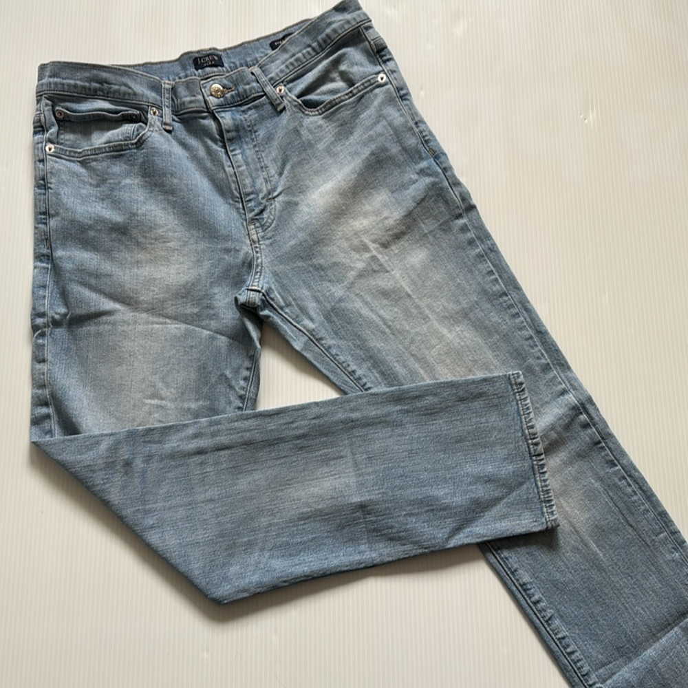 J. Crew Factory Flex Straight Mens Light Blue jeans. Size 33 x 30